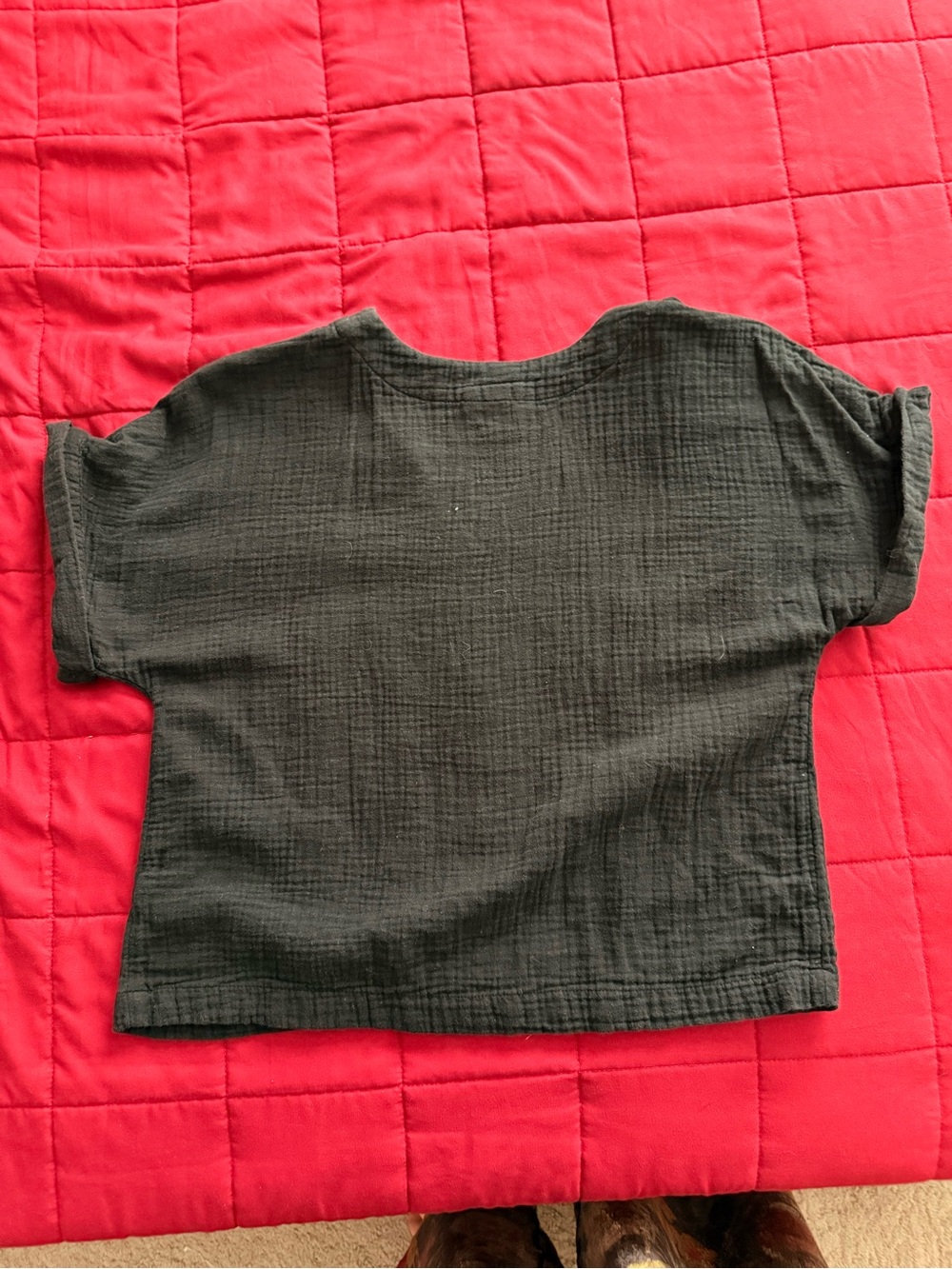 Universal Thread Black Short Sleeve V-Neck Gauze Top - Picture 3 of 3